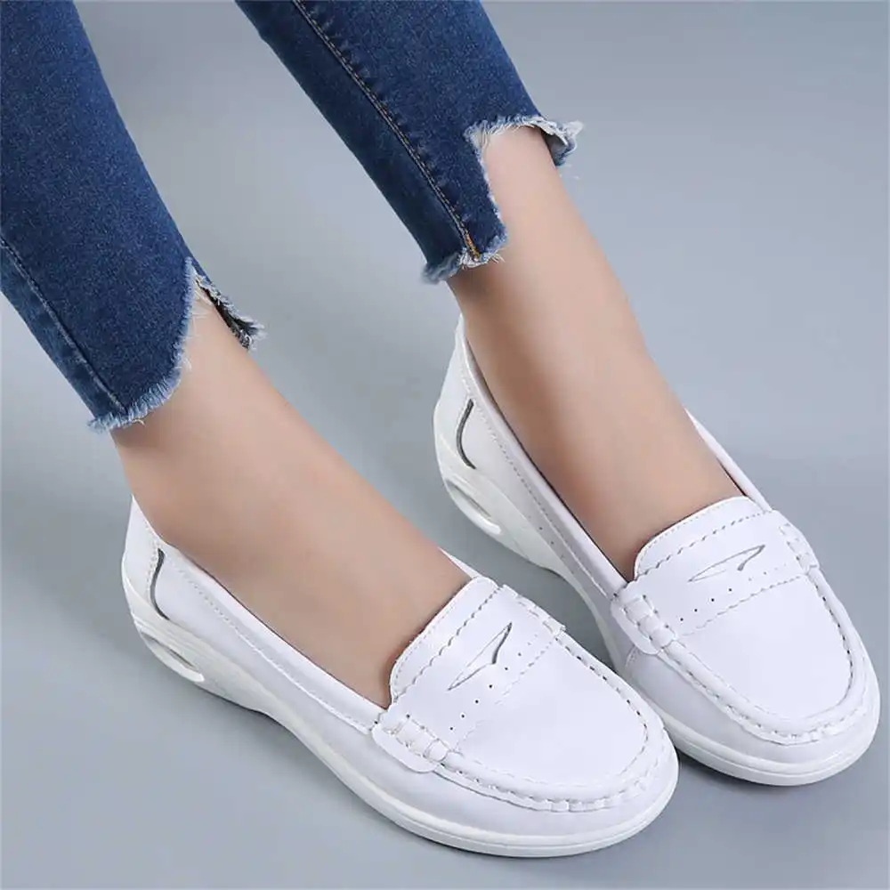 Thick Sole Slipon White Traine - Women Formal Wear Brands reseña y precio