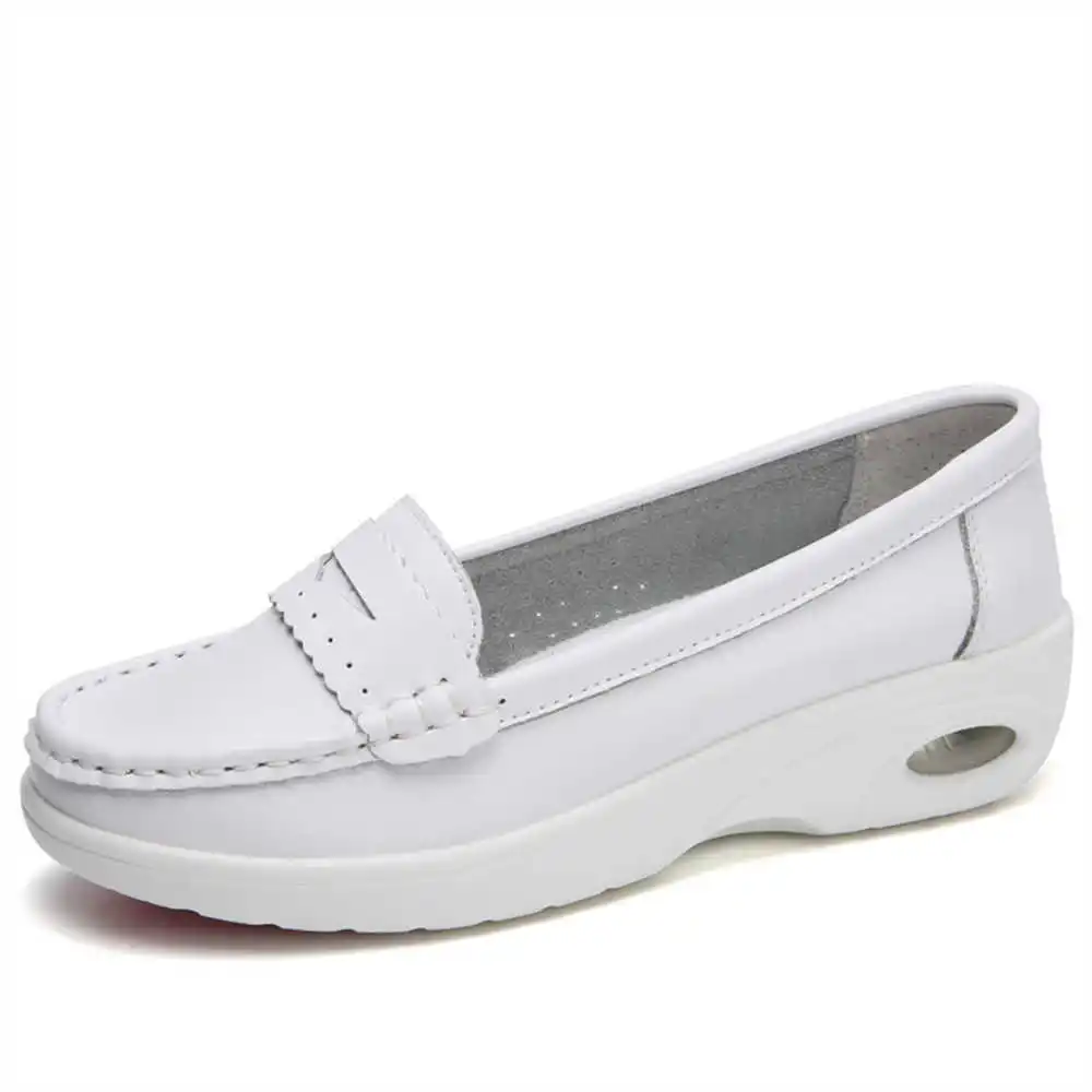 Thick Sole Slipon White Traine - Women Formal Wear Brands reseña y precio