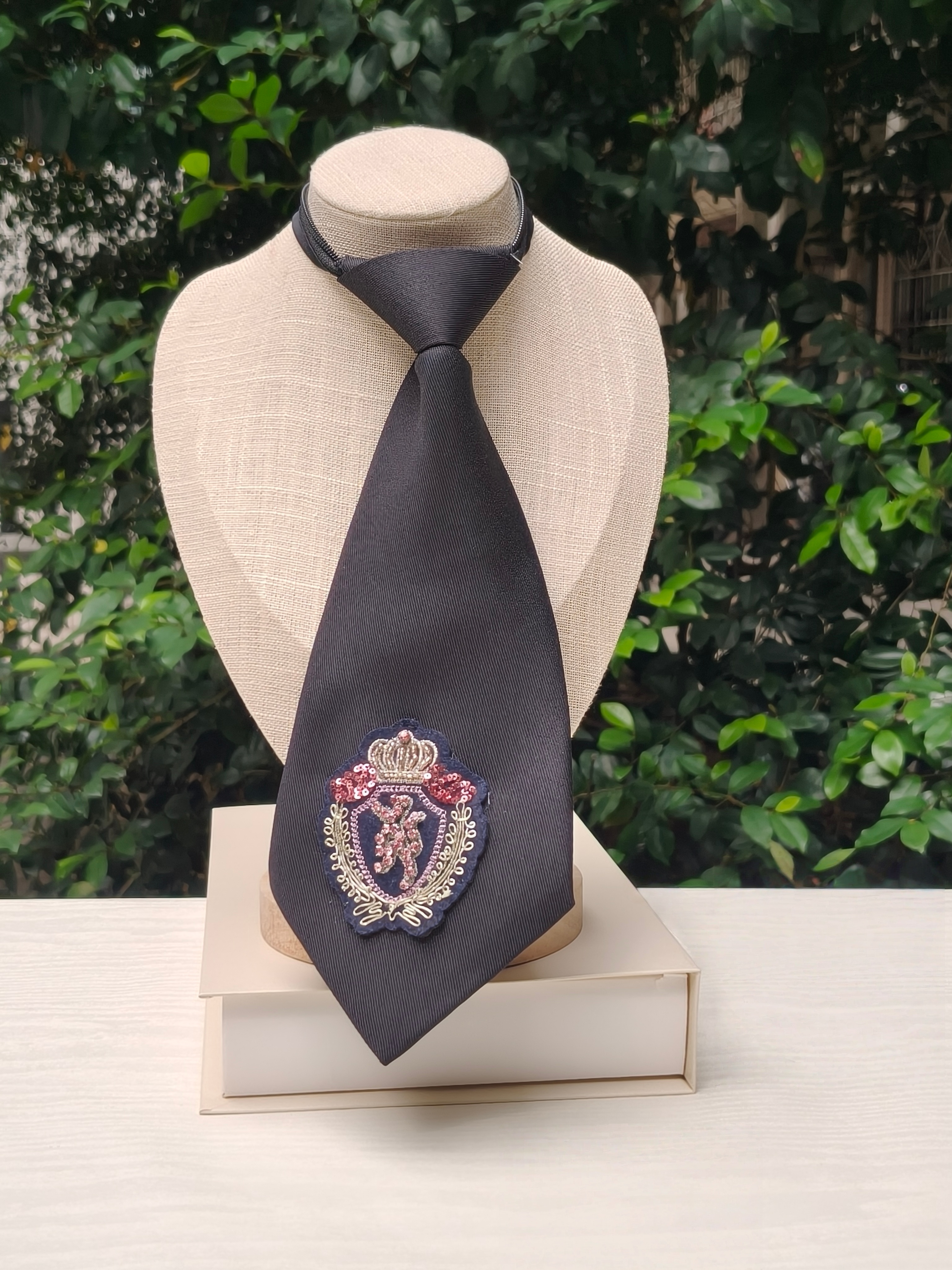 High-End Crown Badge Black Tie - High End Women'S Formal Wear reseña y precio